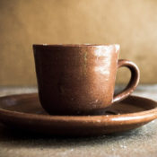 陶器のコーヒーカップの画像